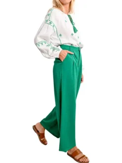 Pantalon chino vert uni avec une coupe bootcut et des passants