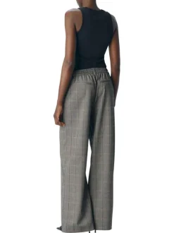 Pantalon chocolat à carreaux avec une coupe flare et une taille élastiquée