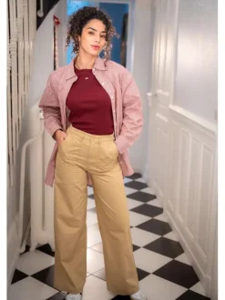 Pantalon Claire en coton biologique beige uni avec une coupe bootcut
