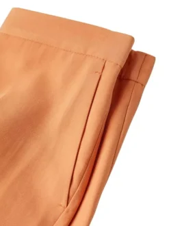 Pantalon de costume chino corail avec 2 poches latérales coupe droite