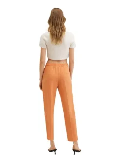 Pantalon de costume chino corail avec 2 poches latérales coupe droite