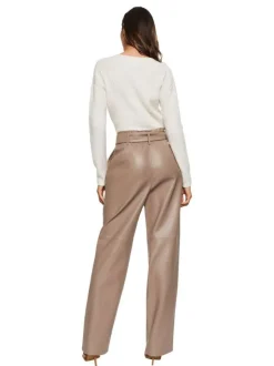 Pantalon Elle taupe en simili cuir avec une coupe droite