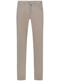 Pantalon en coton beige uni avec une coupe tapered et un patch de la marque