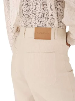 Pantalon en coton écru en velours côtelé avec une coupe bootcut