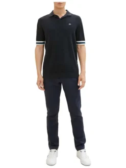 Pantalon en coton marine avec une ceinture à la taille et une coupe slim
