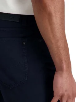 Pantalon en coton marine uni avec une coupe ajustée et des poches à l'italienne