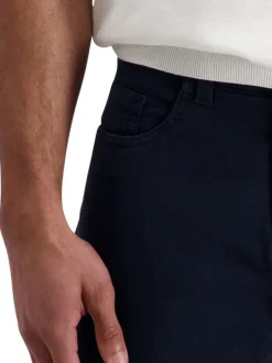 Pantalon en coton marine uni avec une coupe ajustée et des poches à l'italienne