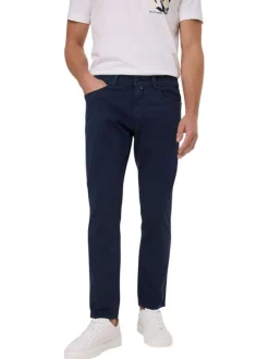 Pantalon en coton marine uni avec une coupe tapered et un patch de la marque