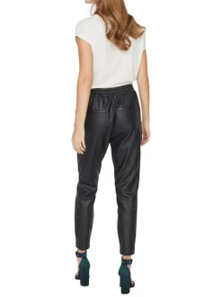 Pantalon en simili cuir noir uni avec une coupe droite