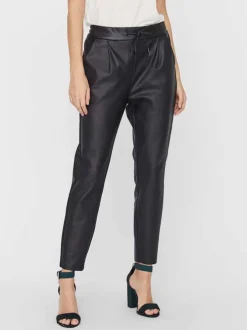 Pantalon en simili cuir noir uni avec une coupe droite