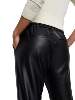 Pantalon en simili cuir noir uni avec une coupe droite