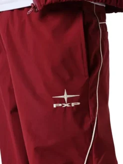 Pantalon jogging bordeaux uni pourvu d'une taille élastiquée