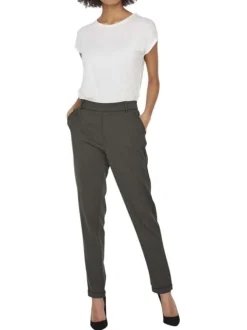 Pantalon jogging kaki uni avec une coupe slim et des passants pour ceinture