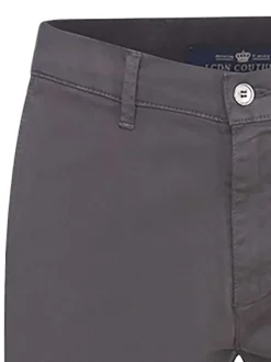 Pantalon kaki avec une coupe chino