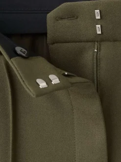 Pantalon kaki uni avec une coupe droite et une taille mi-haute