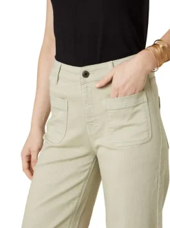 Pantalon kaki uni pourvu d'une coupe droite et de multiples poches
