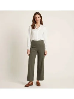 Pantalon kaki uni pourvu d'une coupe droite et d'une taile haute