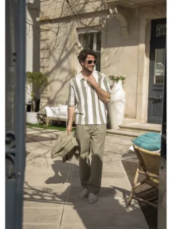 Pantalon Karl Lawrence en coton kaki pourvu d'une taille élastiquée