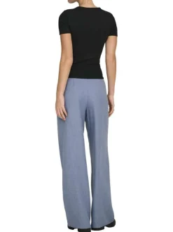 Pantalon Linda bleu denim uni avec une coupe droite et une taille haute