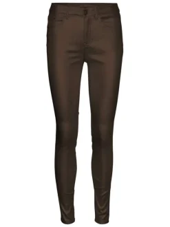 Pantalon marron uni avec un effet enduit pourvu de multiples poches