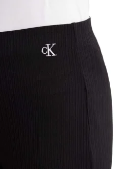 Pantalon noir avec une coupe regular fit et un logo blanc brodé sur le côté