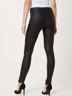 Pantalon noir satiné avec une coupe skinny à fermeture zippée boutonnée
