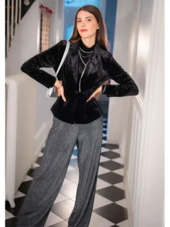 Pantalon noir uni aspect simili cuir avec une coupe droite et des poches