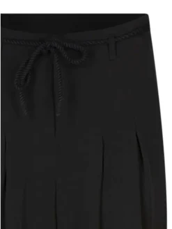 Pantalon noir uni avec une coupe bootcut et une ceinture à la taille