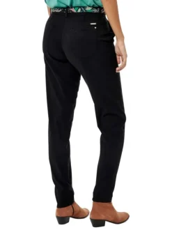 Pantalon noir uni avec une coupe chino et des poches arrières plaquées