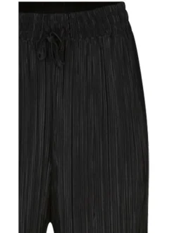 Pantalon noir uni avec une coupe large et un lien de serrage à la taille