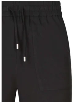 Pantalon noir uni avec une coupe regular fit et une taille élastiquée