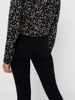 Pantalon noir uni avec une coupe skinny et une fermeture zippée boutonnée