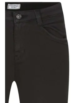 Pantalon noir uni avec une coupe slim et des passants pour la ceinture