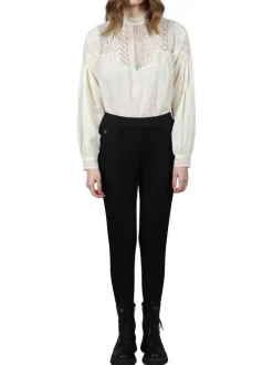 Pantalon noir uni avec une coupe slim et taille élastiquée