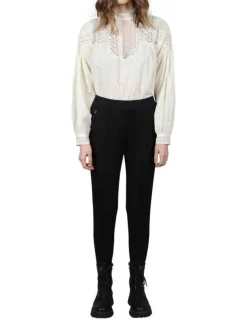 Pantalon noir uni avec une coupe slim et taille élastiquée