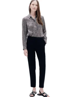 Pantalon noir uni avec une coupe slim et une taille intermédiaire