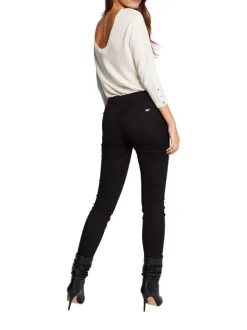 Pantalon noir uni avec une coupe slim et une taille intermédiaire
