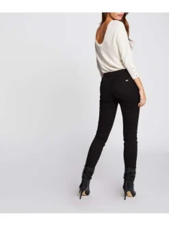 Pantalon noir uni avec une coupe slim et une taille intermédiaire