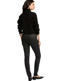 Pantalon noir uni à coupe slim pourvu de passants pour la ceinture