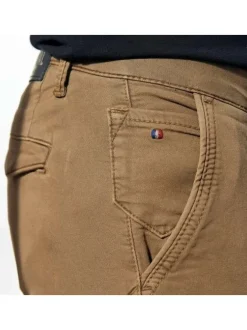 Pantalon slim coupe chino en coton mélangé à poches à rabat au dos et cordon de serrage