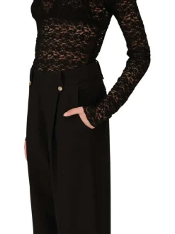 Pantalon tailleur noir uni avec une coupe bootcut et passants pour ceinture