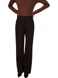 Pantalon tailleur noir uni avec une coupe bootcut et 2 poches