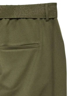 Pantalon vert pourvu d'une coupe droite et d'une taille élastiquée