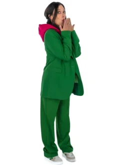 Pantalon vert uni avec une coupe chino et poche droite à l'arrière