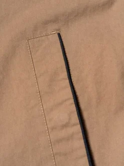 Parka en coton taupe unie avec une coupe droite et un col montant
