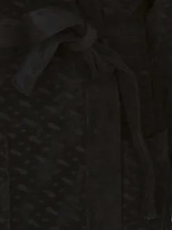 Peignoir long en coton mélangé noir uni avec une coupe fermée et un col à capuche