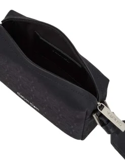 Petite sacoche rectangulaire noire avec un touché texturé et un imprimé all-over