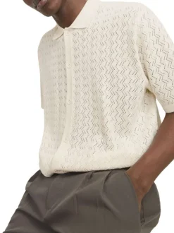 Polo beige à coupe droite pourvu d'un col à revers et de manches courtes