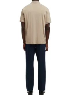 Polo beige uni avec un col à revers boutonné et des manches courtes