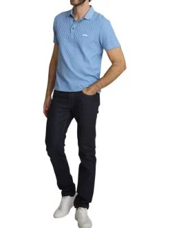 Polo bleu à coupe droite pourvu d'un col boutonné et de manches courtes